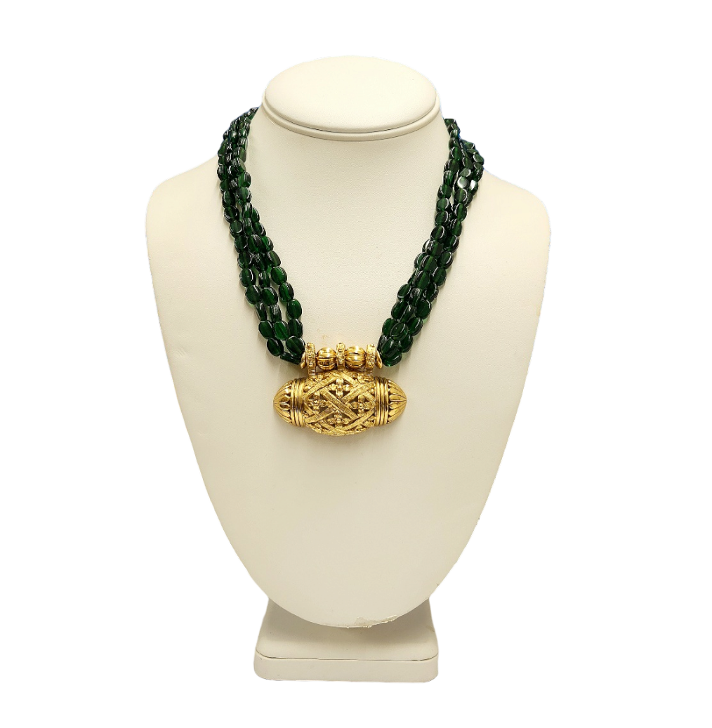 18" 3 Row Emerald Beads with Light Antique Gold Pendant Necklace