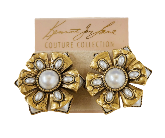 Light Antique Gold with Pearl Centers Post Earring