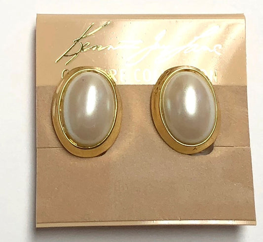 Gold With White Pearl Center Oval Clip Earring