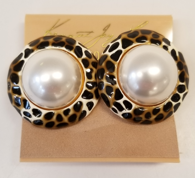 Beige Black White Pearl Button Clip Earring