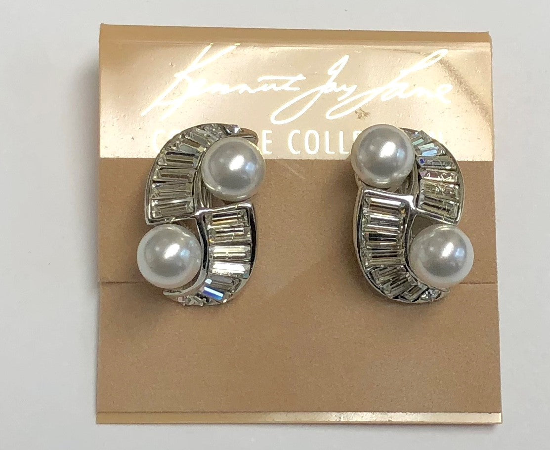 Rhodium Baguette And Two Pearl Clip Earring