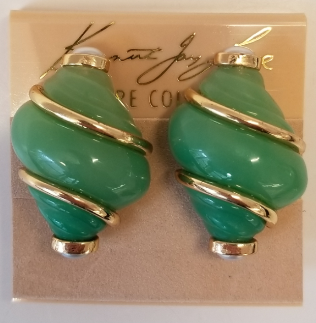 Jade shell clip earring