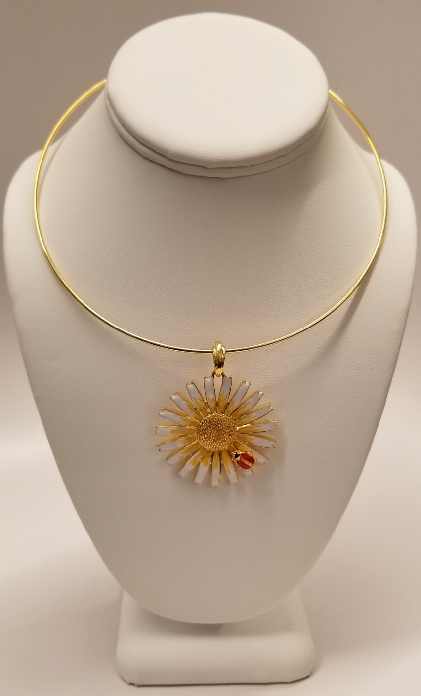 White- Yellow Daisy Pendant Neckwire