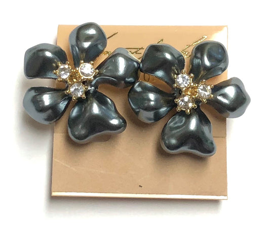 Gold Grey Pearl Crystals Center Flower Clip Earring