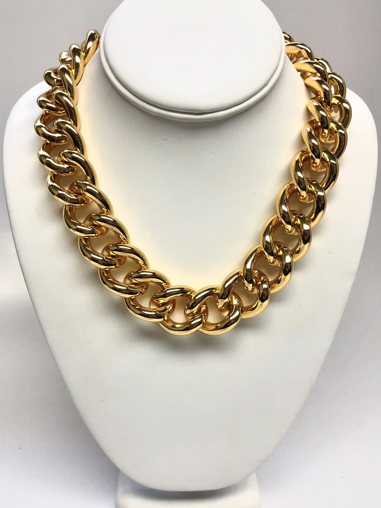 18 1-2" Gold Medium Size Chain Necklace