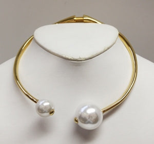 Polished Gold With 30mm White Pearl Ends Bib Necklace