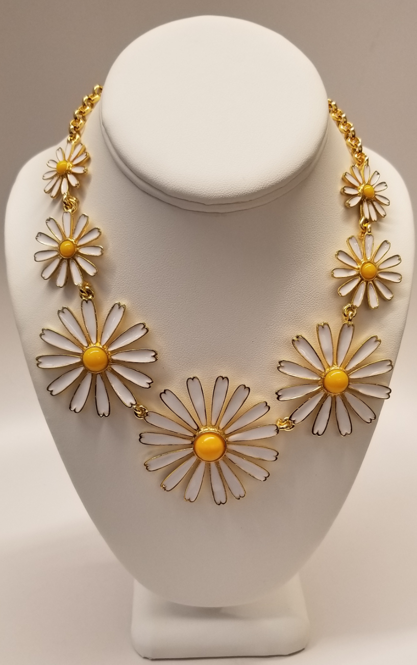 17"- 20" White With Yellow Centers Daisy Necklace