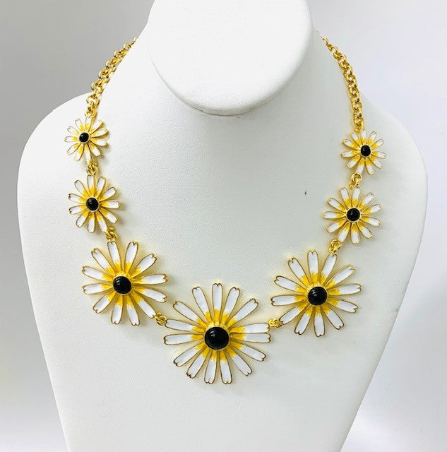 20" White and Yellow Daisies Necklace