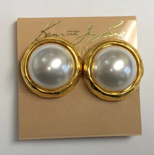 Gold Hammered Trim With White Pearl Clip Earring