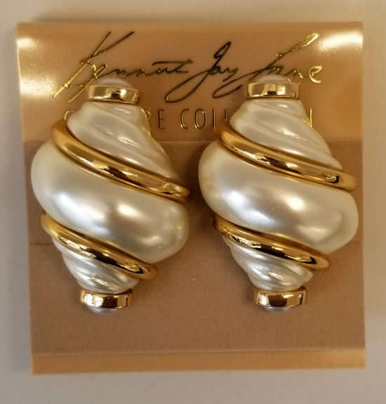 Pearl shell clip earring