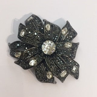 Gunmetal Argent Lines Crystal Center Pin