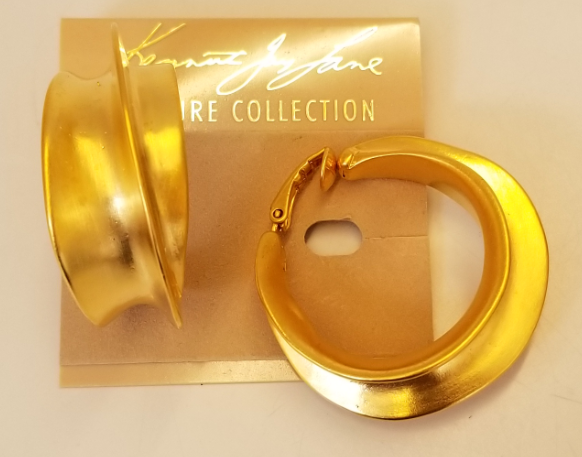 Gold Sculpted Hoop Earring