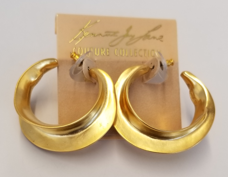 Sculpted Hoop Pierced Earring