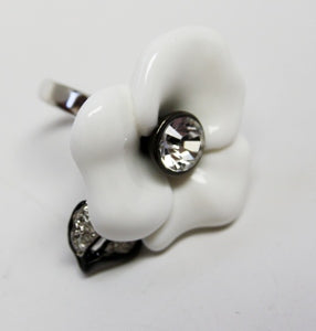 White Resin Flower With Black Lined Leaves Ring