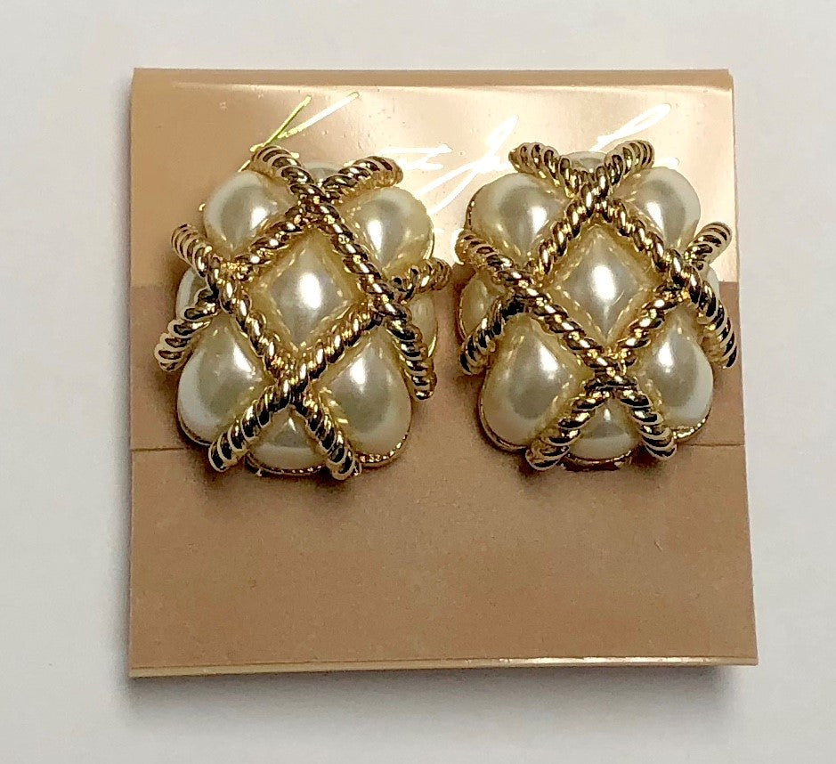 Gold White Pearl Quilted Clip Earring