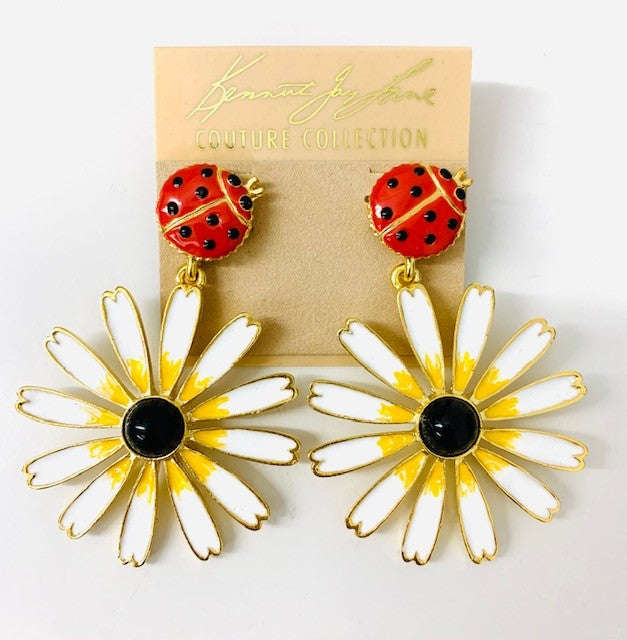 White And Yellow Daisy With Ladybug Top Pierced Earring