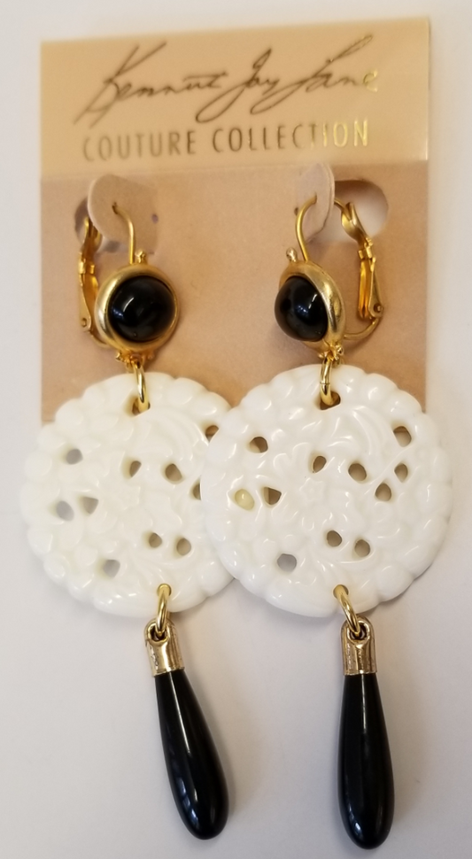 Black Top-Sm Carved White-Black Drop Wire Earring