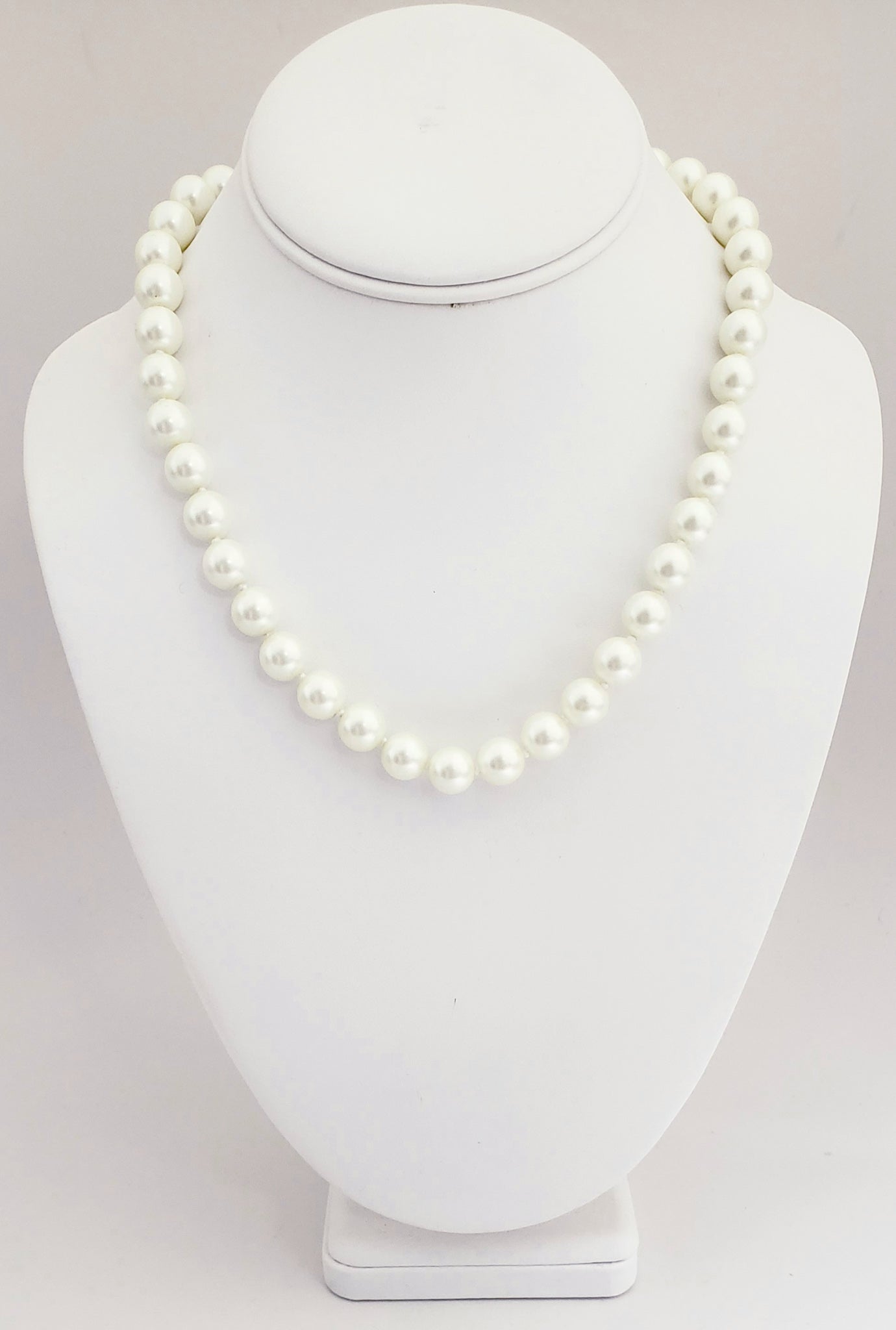 18" Light Cultura Pearl With Gold Toggle Clasp Necklace