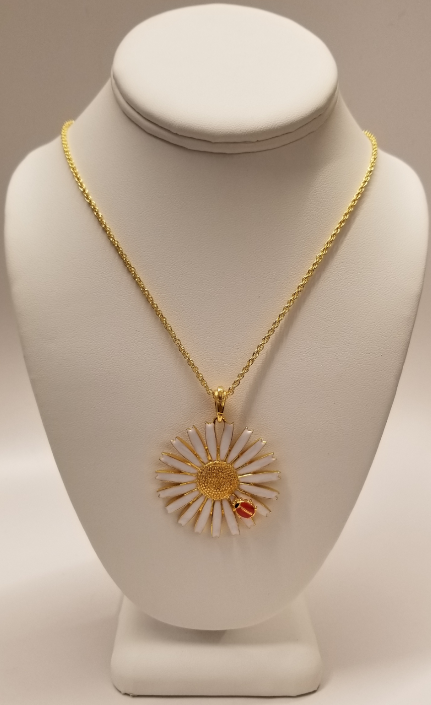 18" White Daisy Pendant Necklace