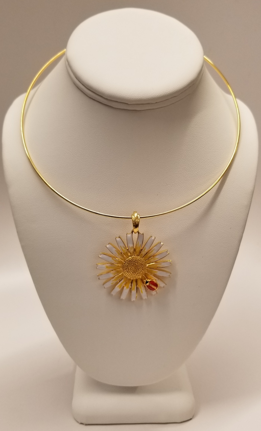 White- Yellow Daisy Pendant Neckwire