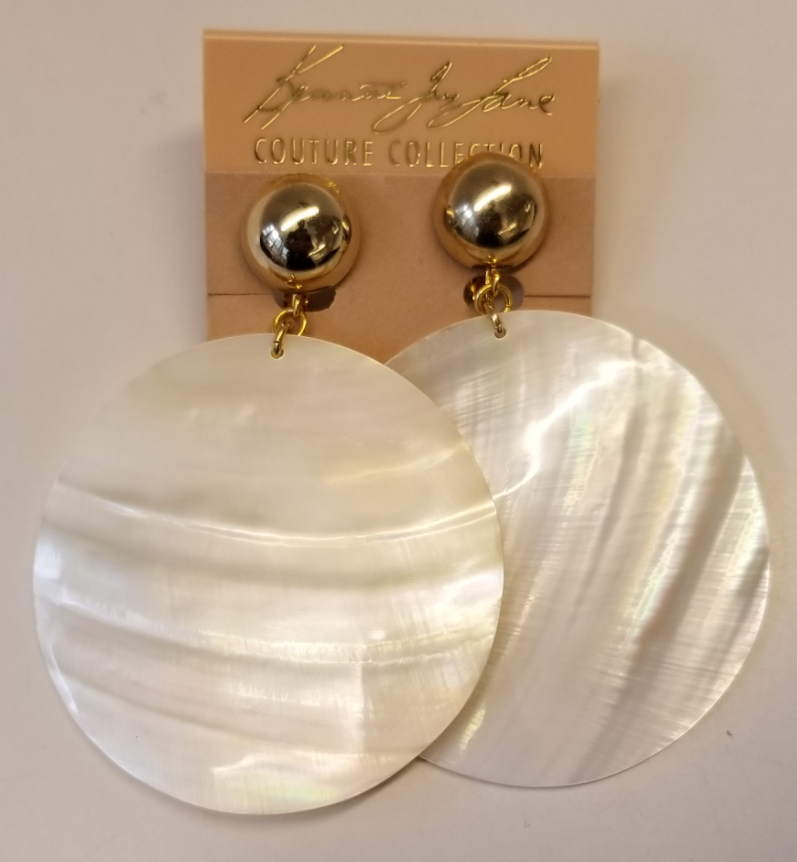 Round Wavy White Shell Disc Earring